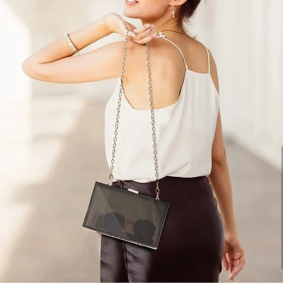 Clear lucite crossbody chain bag/clutch - Picture 2 of 7